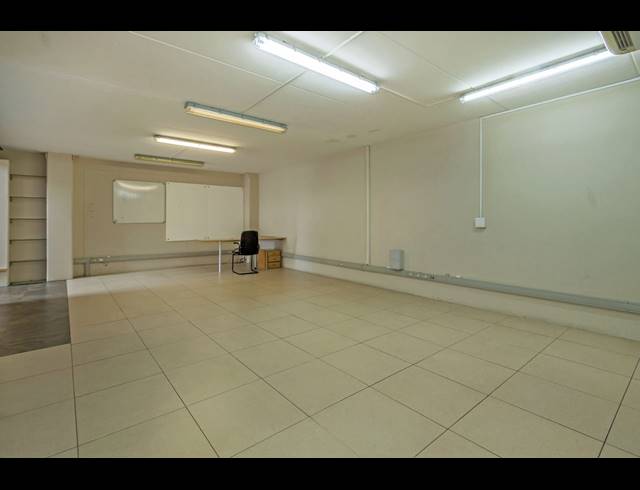 365M² SHOWROOM TO LET IN MALL INTERCHANGE